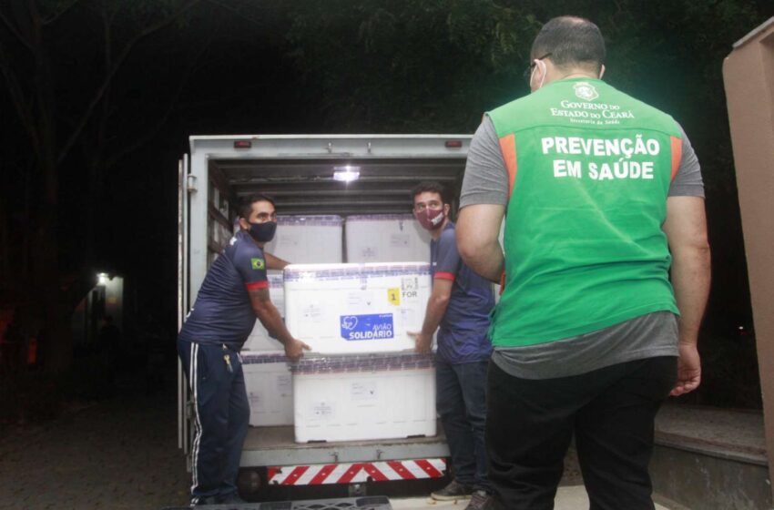 Ceará recebe lote com 280 mil vacinas para segunda dose contra Covid