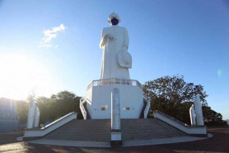  Juazeiro do Norte: época de incêndios pode trazer riscos à população e à estátua do Padre Cícero
