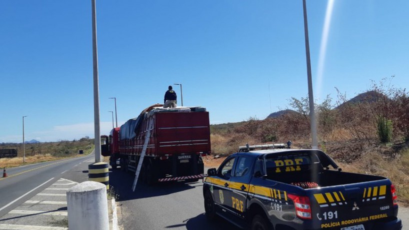  PRF apreende carregamento de eletrônicos e itens de luxo sem nota fiscal em Icó