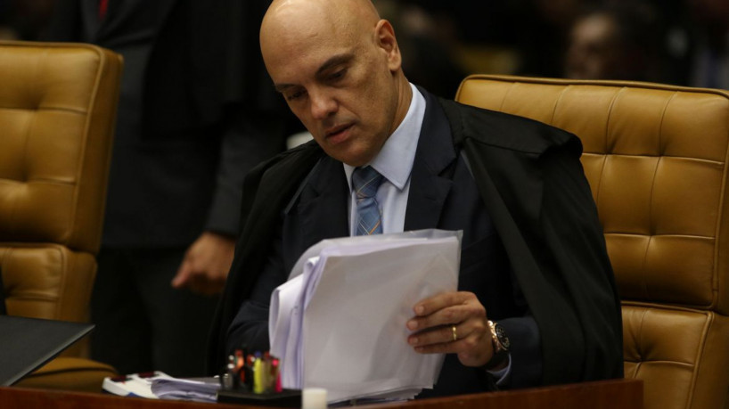 Bolsonaro formaliza pedido de impeachement de Alexandre de Moraes