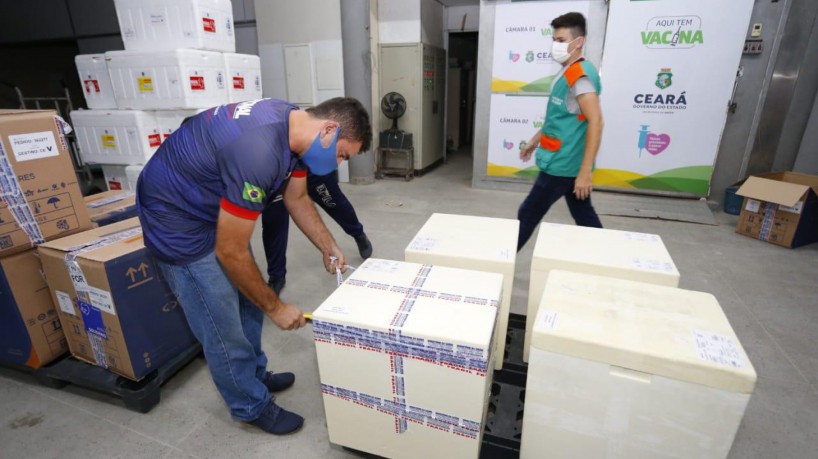 Ceará recebe mais 322 mil doses de vacina contra Covid-19 nesta quinta-feira, 26