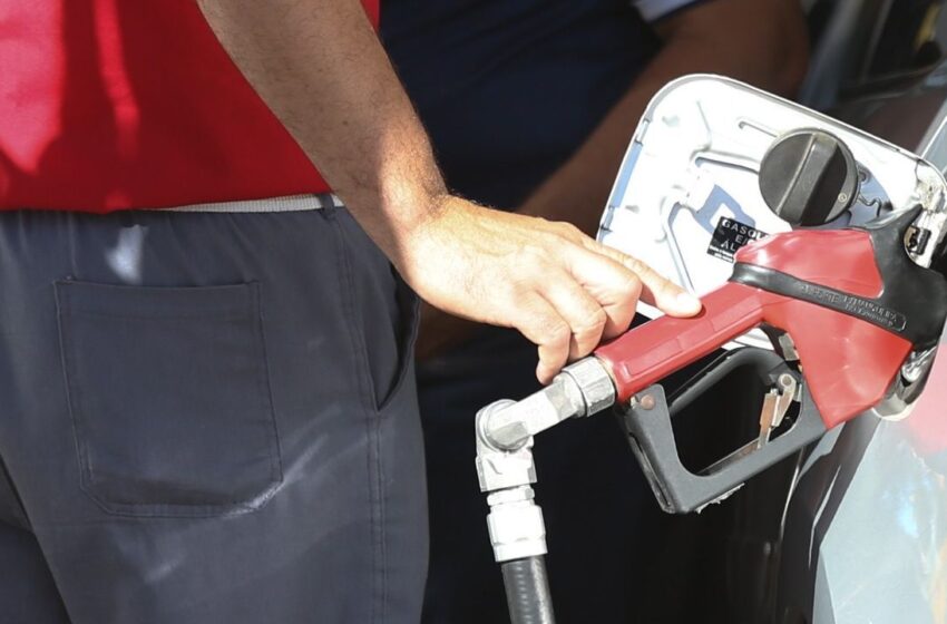  Preço da gasolina sobe mais 5 centavos; veja onde está mais barato abastecer