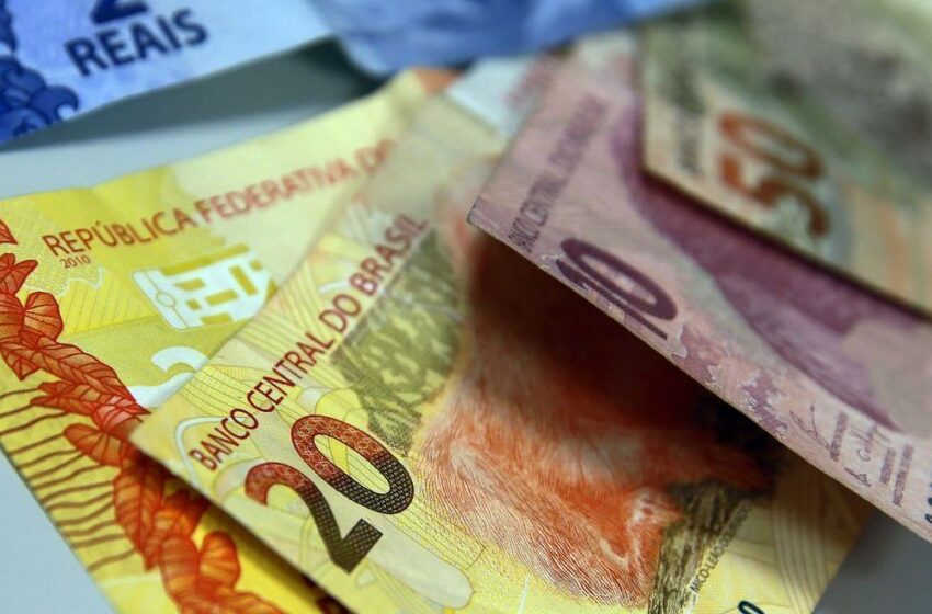 Salário mínimo em 2022 deve ficar próximo de R$ 1.170