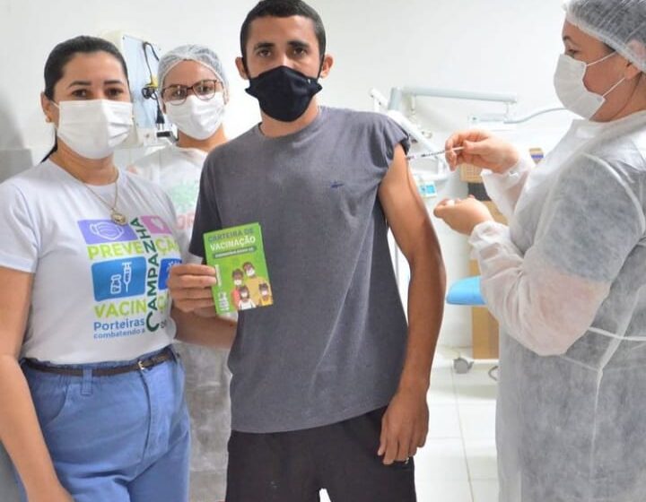  COMEÇA VACINAÇÃO CONTRA A COVID-19 DO PÚBLICO DE 18 ANOS EM PORTEIRAS