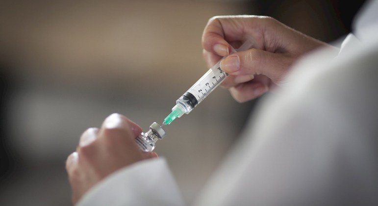 Ministério da Saúde busca saída para os vacinados fora do Brasil