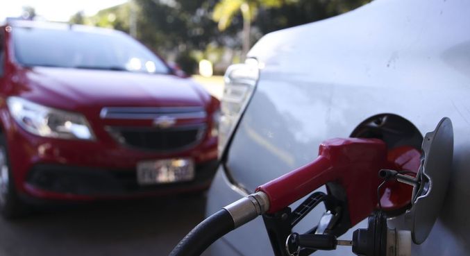 Gasolina sobe 3,5% nas refinarias; avanço no ano soma 51%