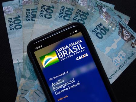 Auxílio emergencial: Governo libera benefício para 110 mil mulheres chefes de família