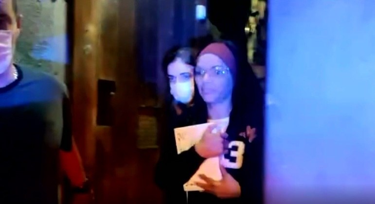  Após cassação, Flordelis é presa em casa no Rio de Janeiro