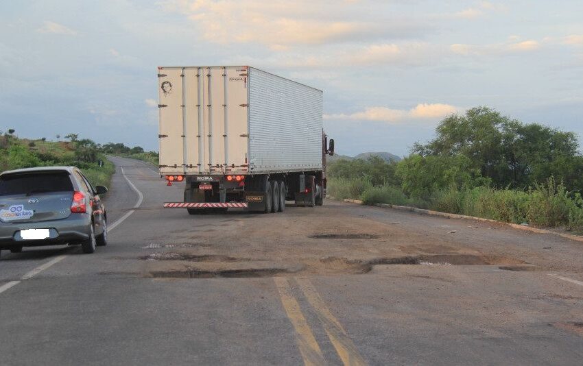 1,3 mil quilômetros de 14 rodovias federais danificadas passam por manutenção no Ceará