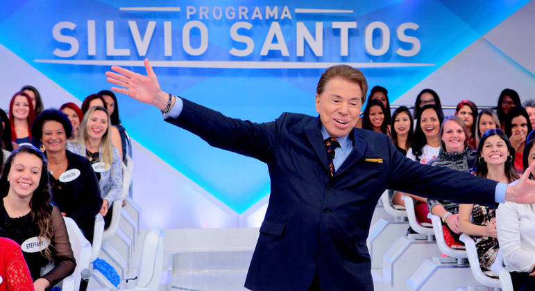  Silvio Santos tem alta e deixa hospital