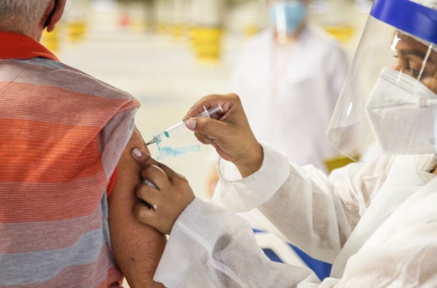 No Ceará, 9,21% dos idosos não vacinados morreram de Covid-19; entre vacinados, taxa é de 0,07%