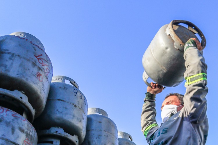  Com mais uma alta, preço do botijão de gás chega a R$ 112 no Ceará