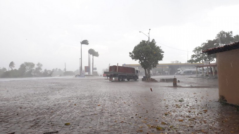 Chuva de granizo atinge Milagres-CE