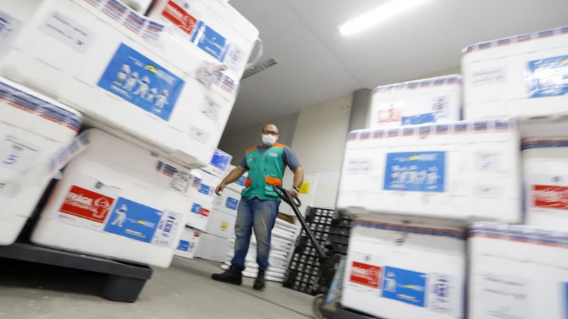 Ceará recebe novo lote para aplicação de segunda dose da Astrazeneca