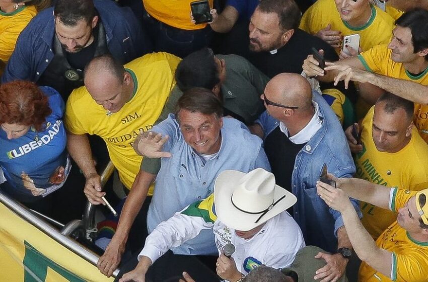 Bolsonaro chama ministro Alexandre de Moraes de ‘canalha’ e diz que ‘nunca’ será preso