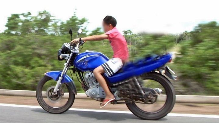 Idosa morre após acidente em moto pilotada pelo neto de 9 anos no Ceará