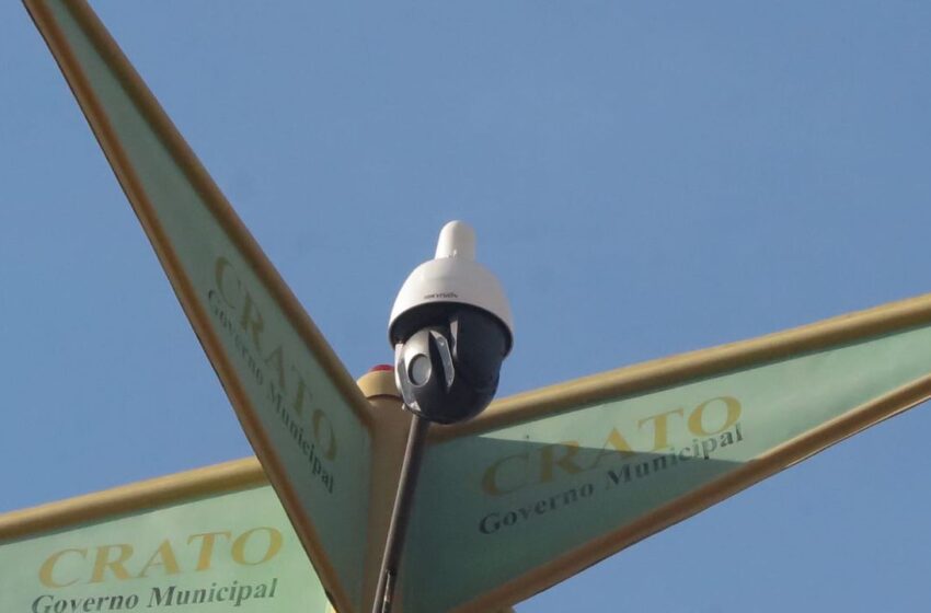 Moradores de um bairro no interior do Ceará instalam câmeras de segurança