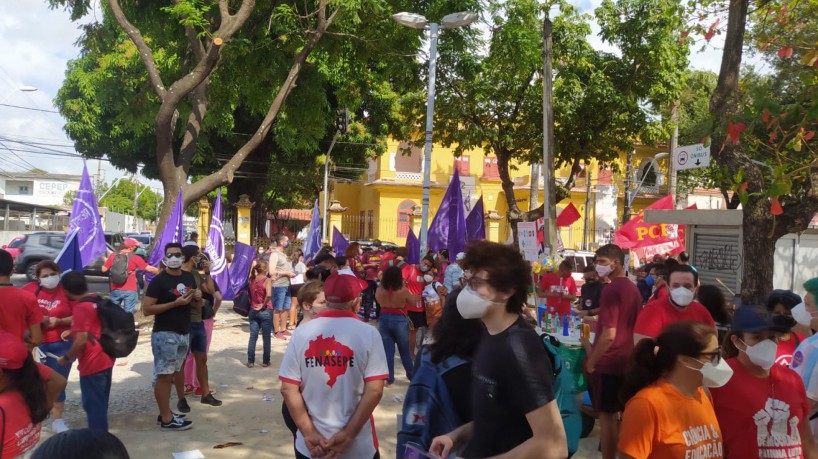  Manifestantes já se concentram em Fortaleza, para atos contra Bolsonaro