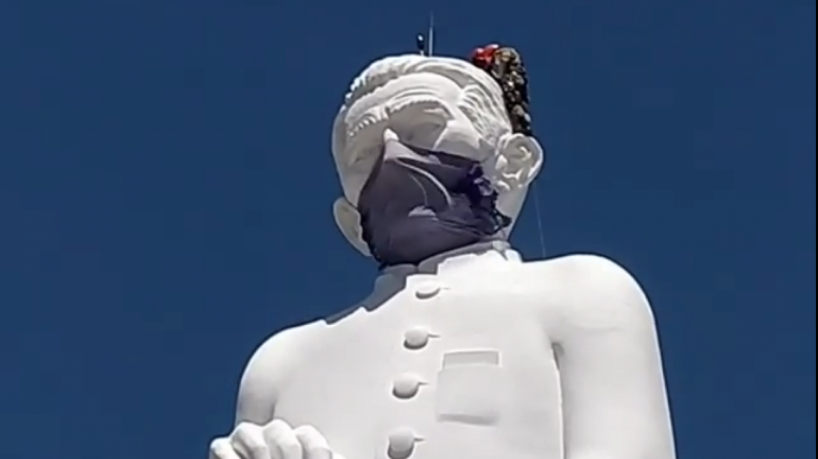  Máscara é retirada da estátua de Padre Cícero em Juazeiro do Norte
