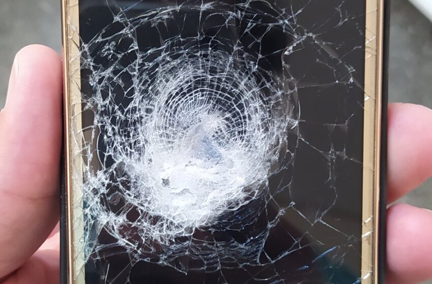  Em Pernambuco, homem é salvo de tiro por celular com capinha do Hulk