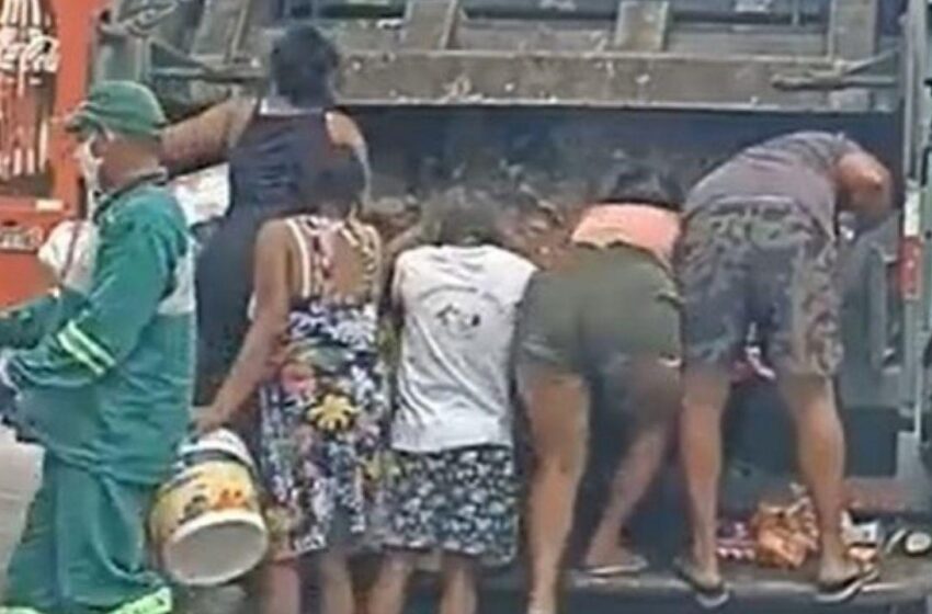  Pessoas procuram comida em caminhão de lixo em bairro nobre de Fortaleza