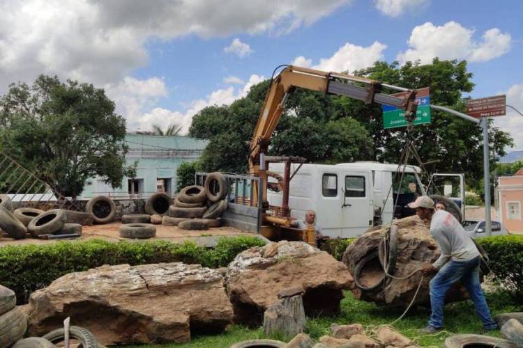  Pesquisadores da Urca denunciam comércio ilegal de fósseis do Cariri cearense.