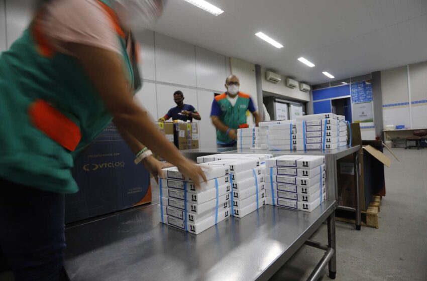  Mais de 277 mil doses da Pfizer chegam ao Ceará para imunização da população