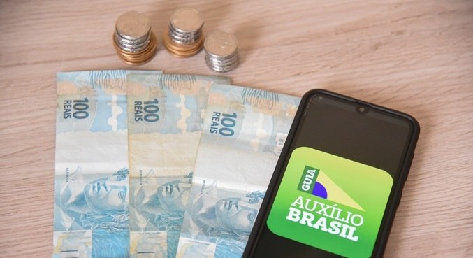 Inclusão de 2,4 mi no Auxílio Brasil depende da PEC, diz ministério