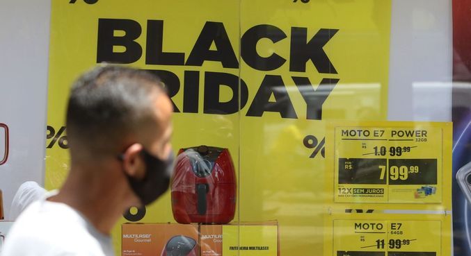 6 de cada 10 brasileiros pretendem fazer compras na Black Friday
