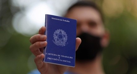 Desemprego recua para 12,6% e atinge 13,5 milhões no 3º trimestre