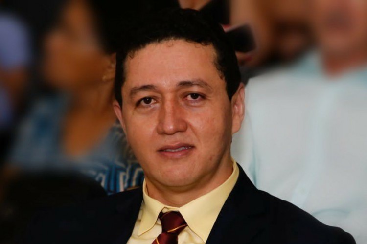  Prefeito de Juazeiro, persegue autor do crime, atira na perna e o prende.