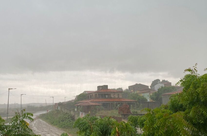  Alerta de chuvas intensas e ventos fortes é emitido para 92 cidades cearenses