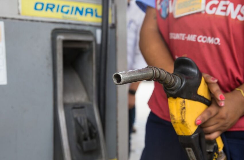 Comissão deve votar amanhã projeto que promete baixar gasolina para R$ 5