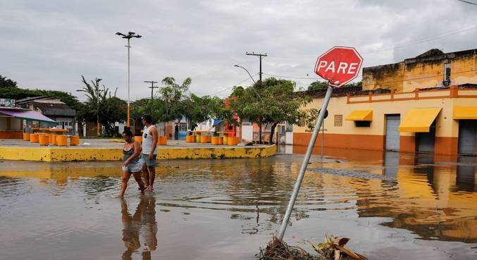 Saiba como ajudar as pessoas atingidas pelas chuvas na Bahia
