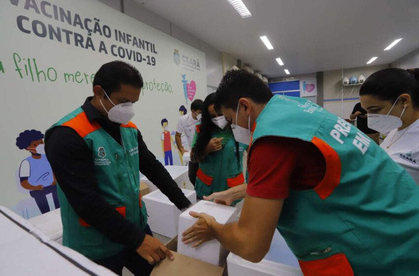  Ceará recebe novas remessas de vacinas contra covid-19 para crianças e adultos