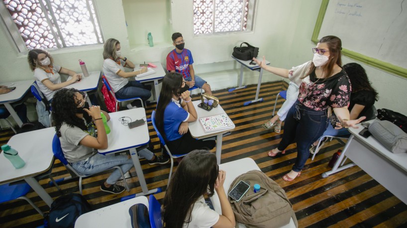  Com exigência de vacinação e uso de máscaras, escolas estaduais iniciam ano letivo no CE.