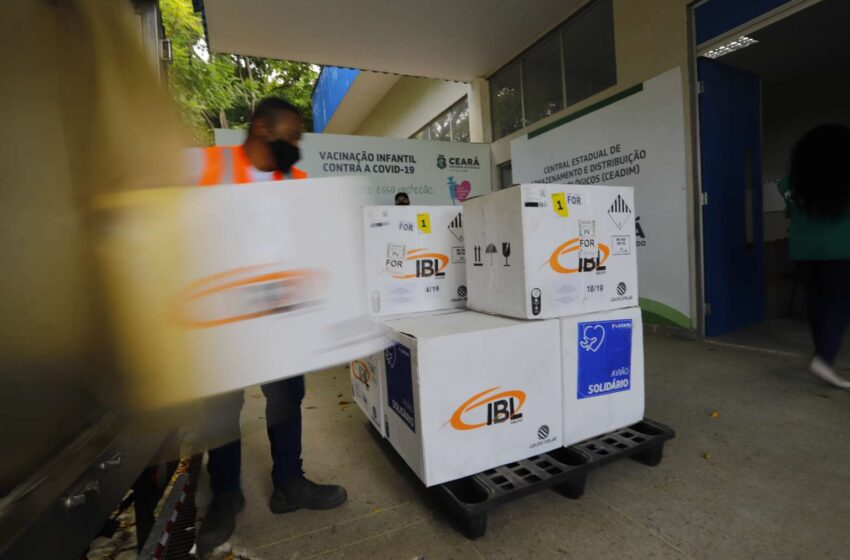  Ceará recebe quase 300 mil vacinas contra covid