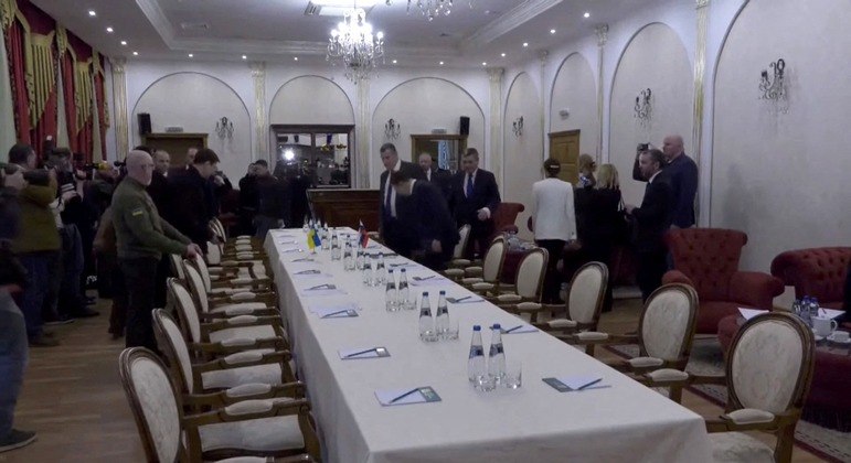  Ucranianos e russos se encontram em Belarus para tentativa de negociação