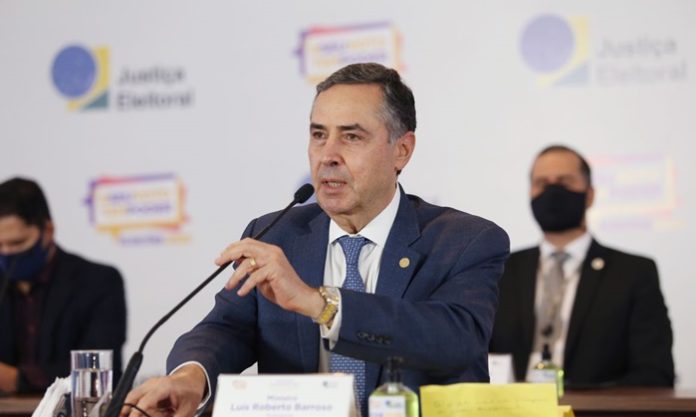 Barroso diz que impeachment de Dilma foi motivado por falta de apoio político, não pedaladas