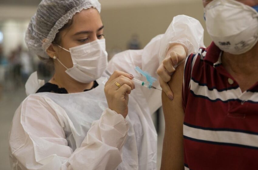  Aplicação da 4ª dose da vacina em idosos em Fortaleza deve ser discutida nesta sexta (1º)