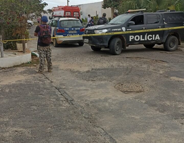  Homem mata mulher a facadas no bairro Areia Branca em Petrolina (PE)