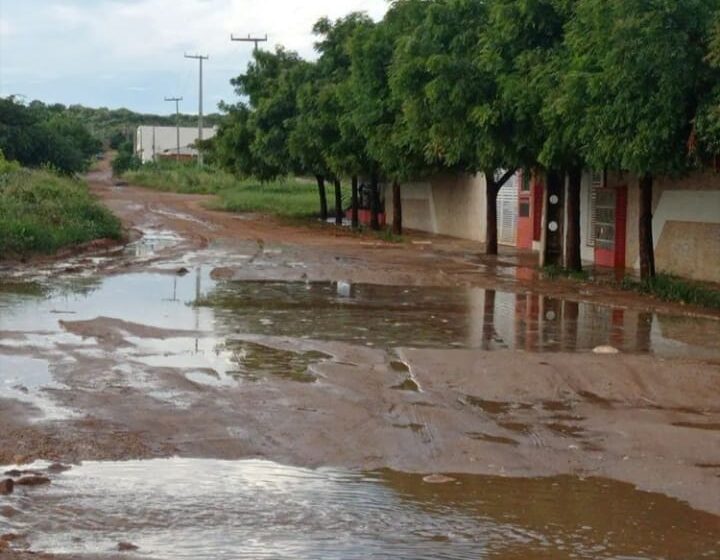  Brejo Santo: Moradores da Rua Joana Leite pedem melhorias na Rua.