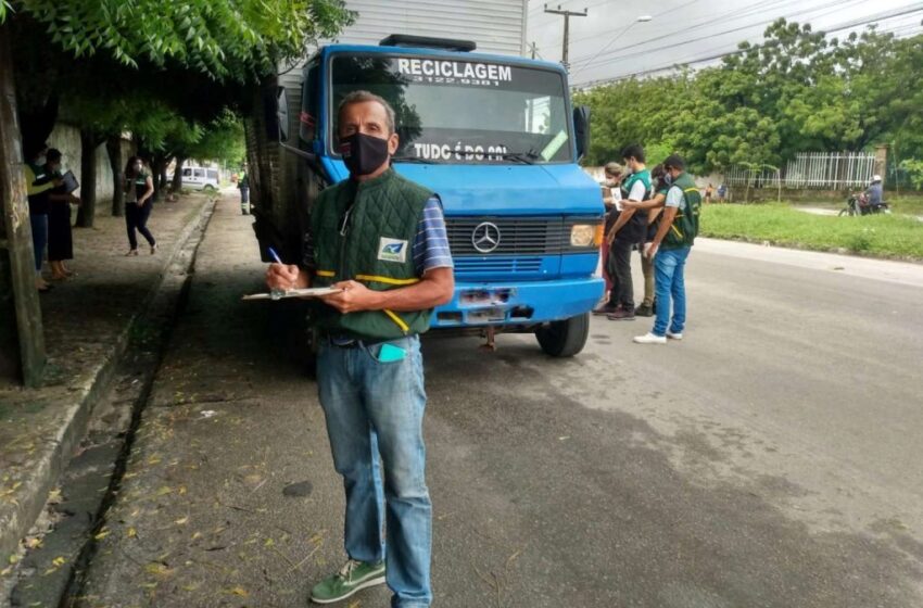  Semace vistoria 38 veículos movidos a diesel em blitz de combate à fumaça irregular