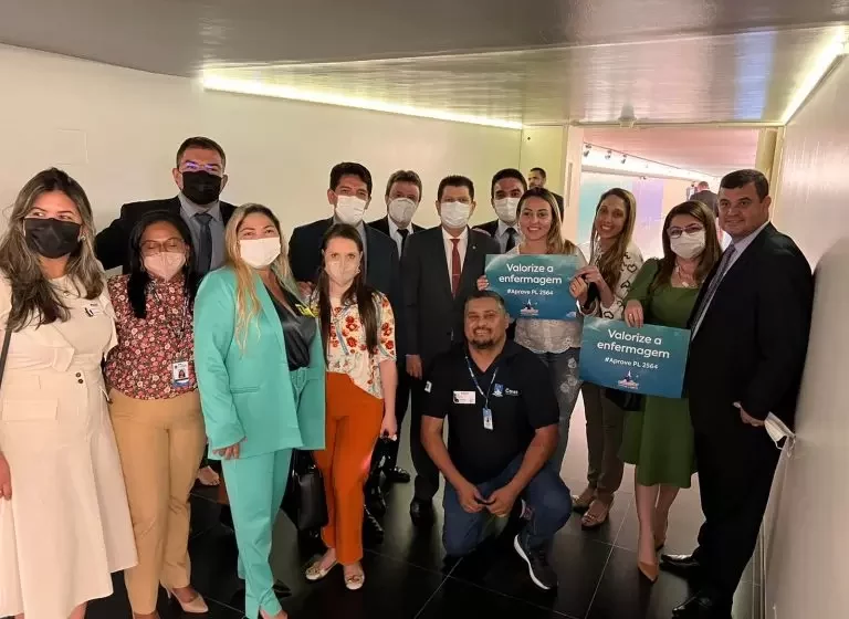  Câmara aprova urgência para piso da enfermagem.