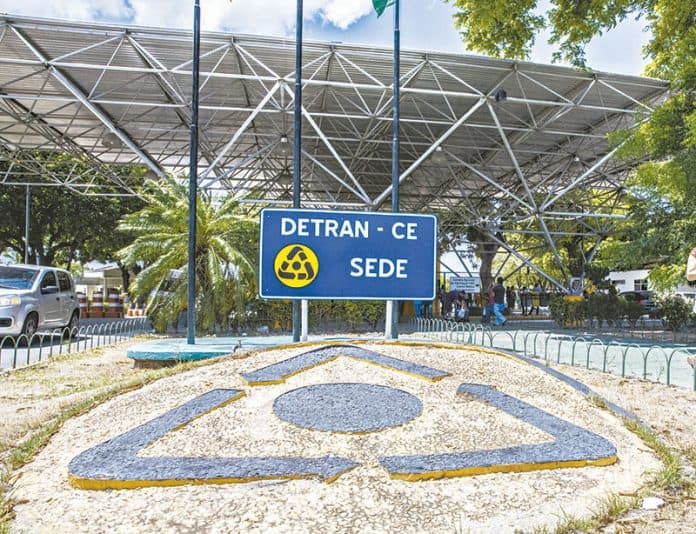  Servidores do Detran-CE entram em greve e reivindicam ajuste salarial