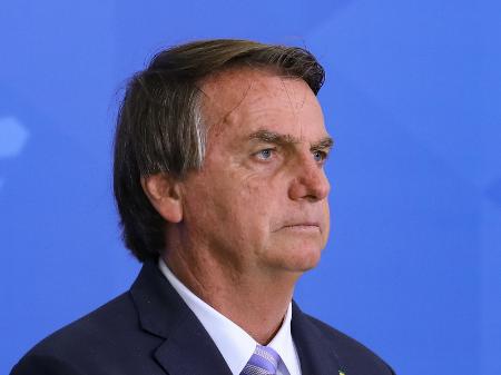  Bolsonaro cobra redução no preço do combustível