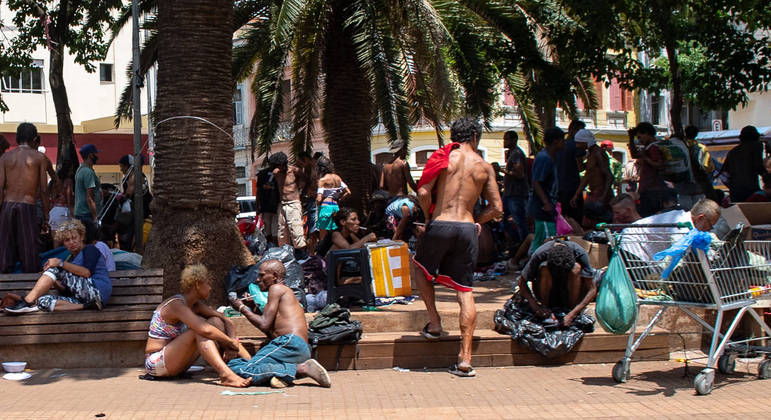  Após ‘ordem’ do crime, moradores de rua e usuários de drogas esvaziam Cracolândia
