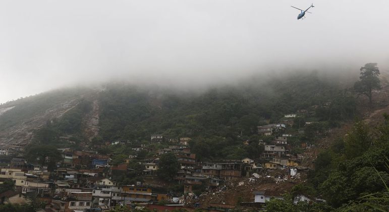  Petrópolis tem alto risco de deslizamentos após temporal deixar cinco mortos