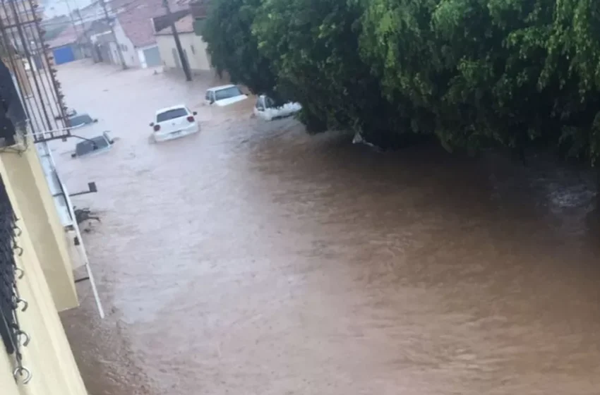  Chuvas causam alagamentos em pontos de Barbalha.