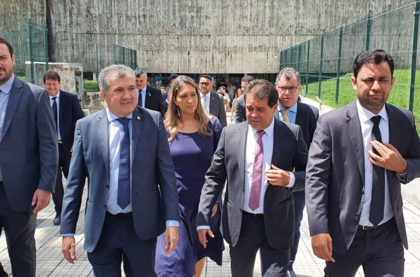  Vereadores de Fortaleza têm primeiro encontro na Assembleia para formar parceria contra Enel
